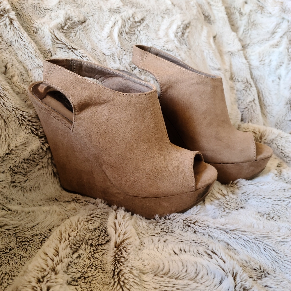 Women's suede platform